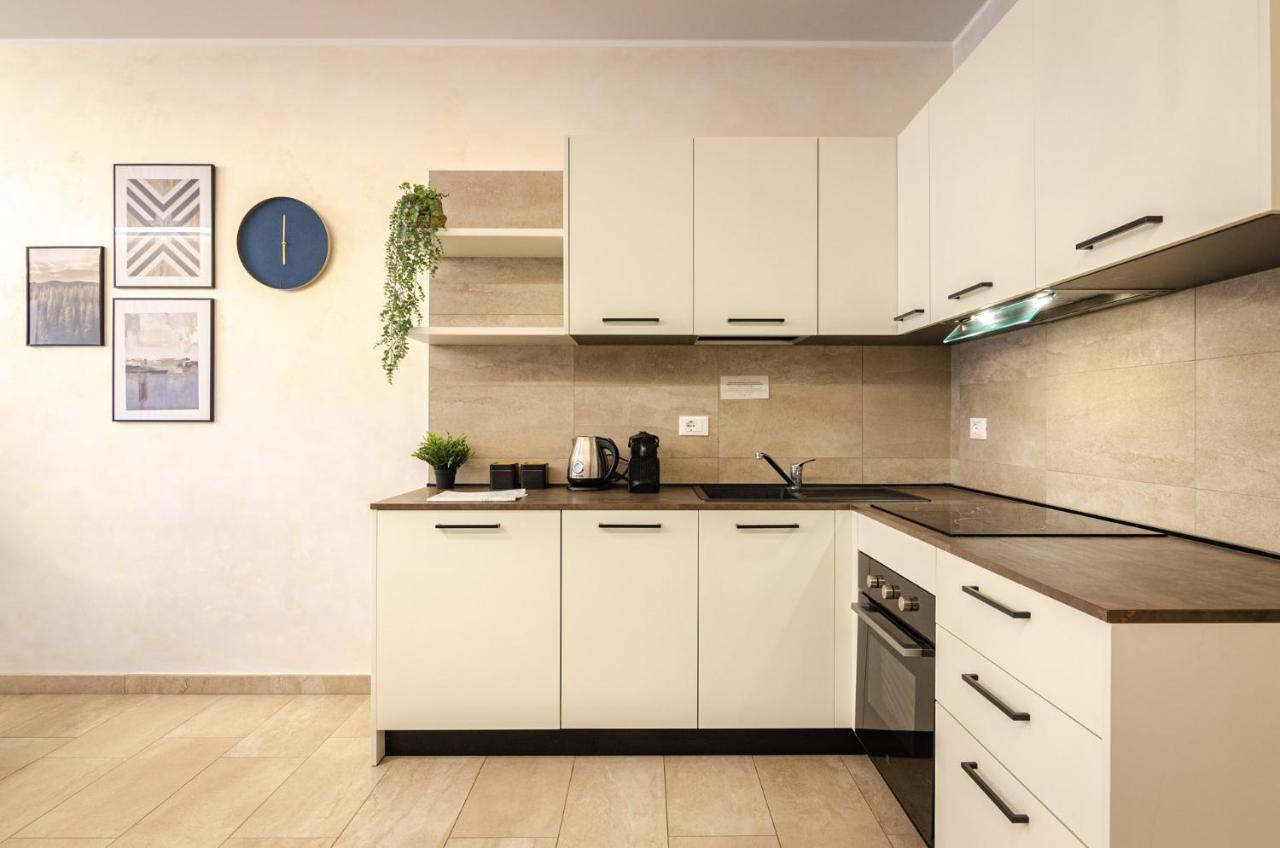 Goito Luxury Apartment, In The Historical Center Bologna Bagian luar foto