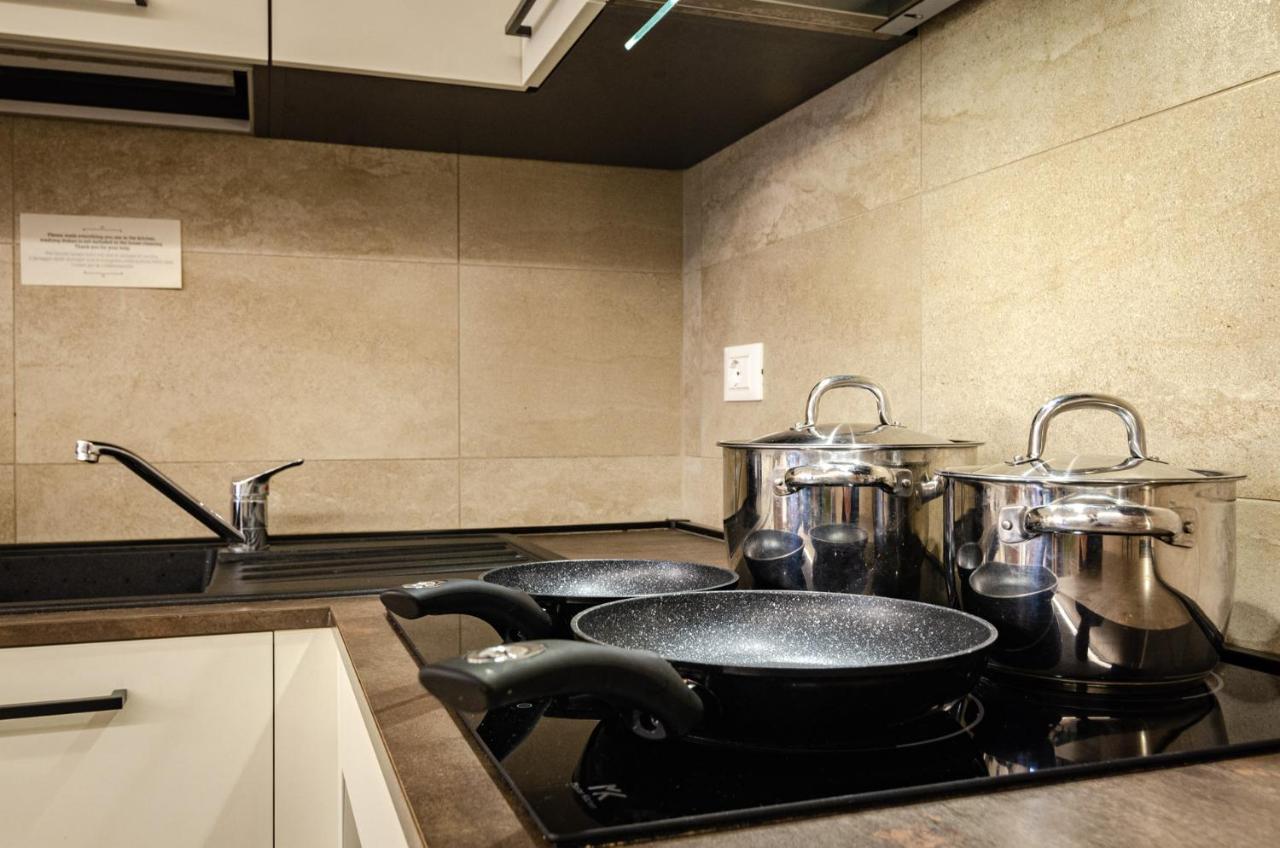 Goito Luxury Apartment, In The Historical Center Bologna Bagian luar foto