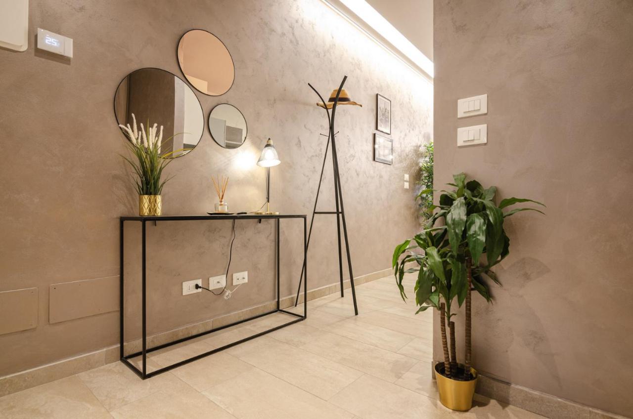 Goito Luxury Apartment, In The Historical Center Bologna Bagian luar foto
