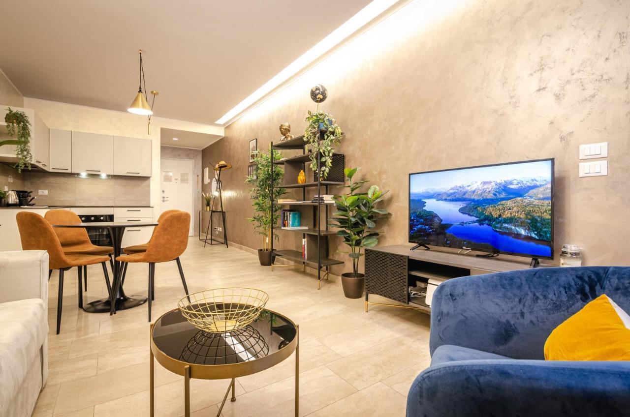 Goito Luxury Apartment, In The Historical Center Bologna Bagian luar foto