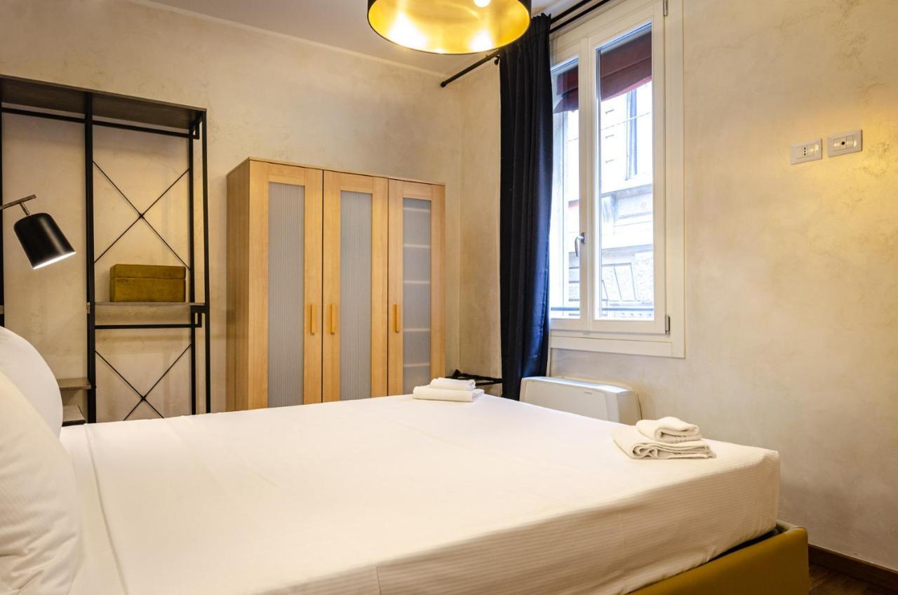 Goito Luxury Apartment, In The Historical Center Bologna Bagian luar foto
