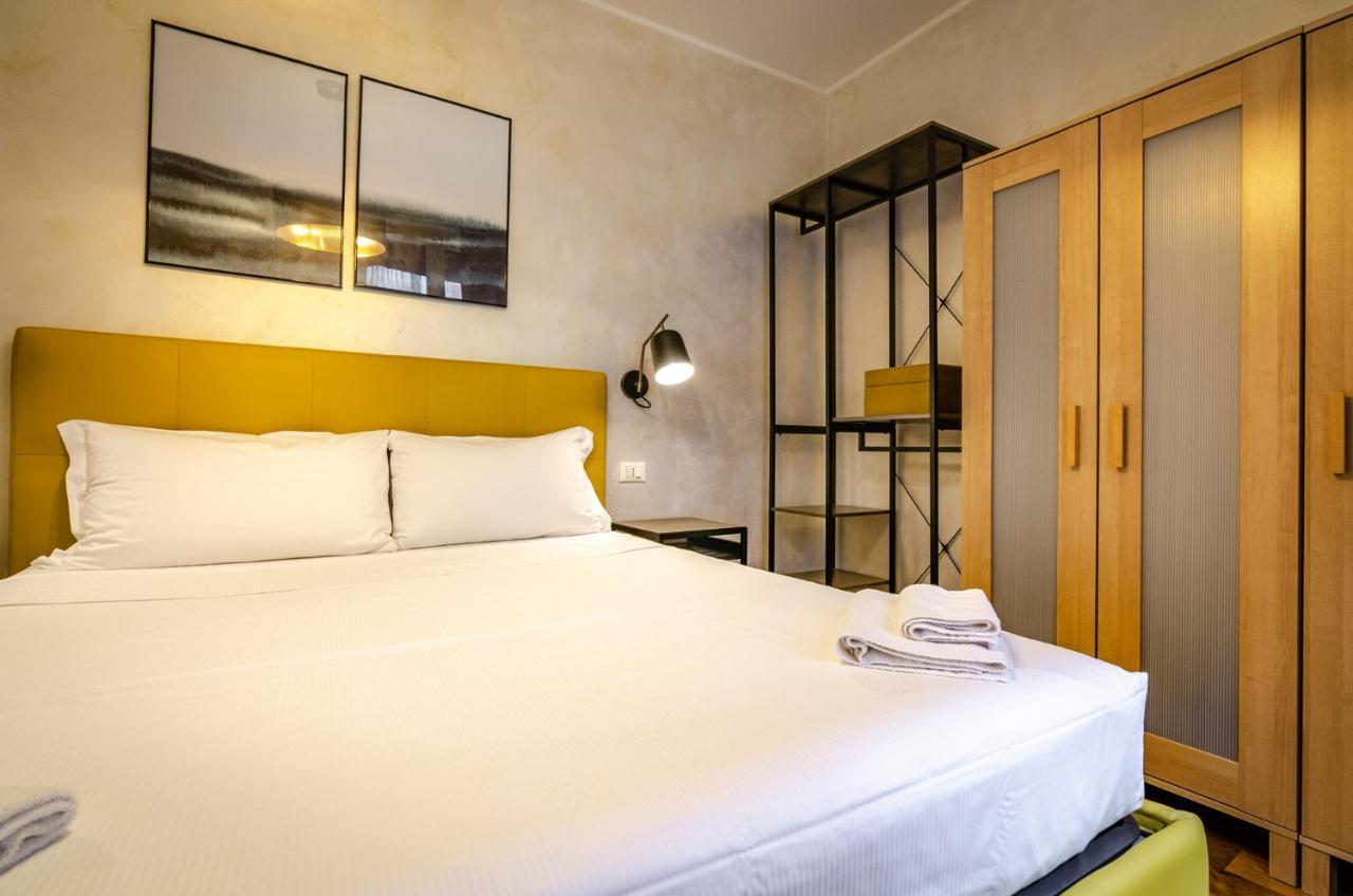 Goito Luxury Apartment, In The Historical Center Bologna Bagian luar foto
