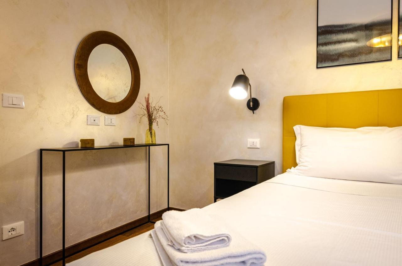 Goito Luxury Apartment, In The Historical Center Bologna Bagian luar foto