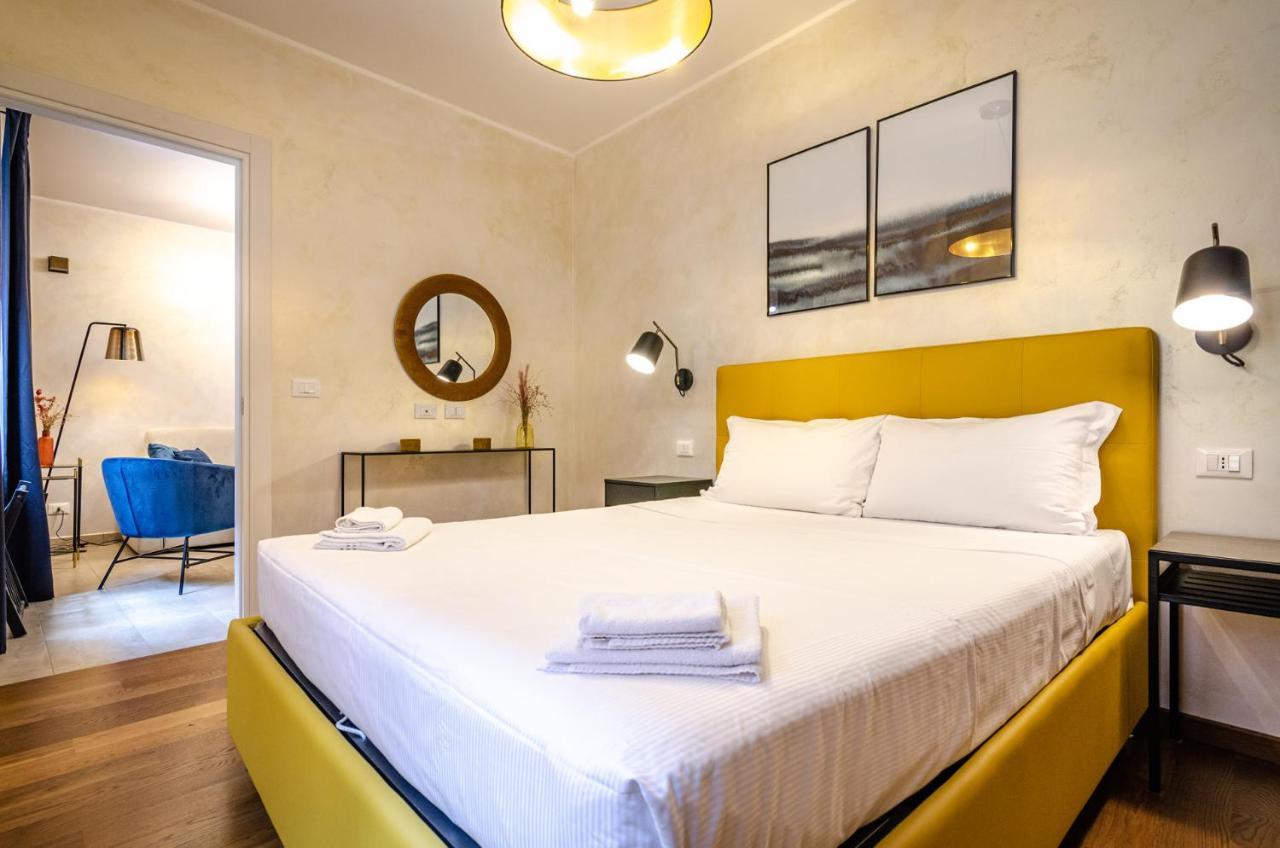 Goito Luxury Apartment, In The Historical Center Bologna Bagian luar foto