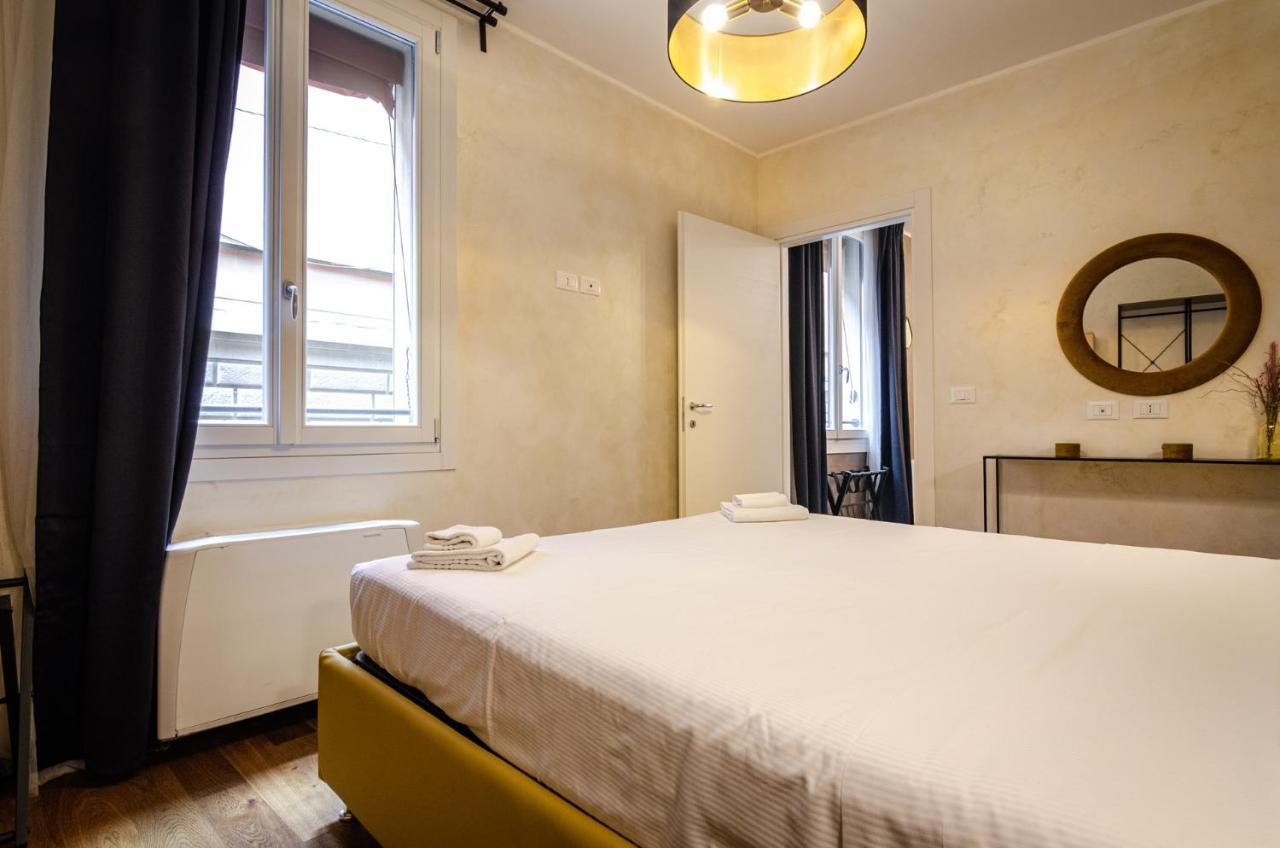 Goito Luxury Apartment, In The Historical Center Bologna Bagian luar foto