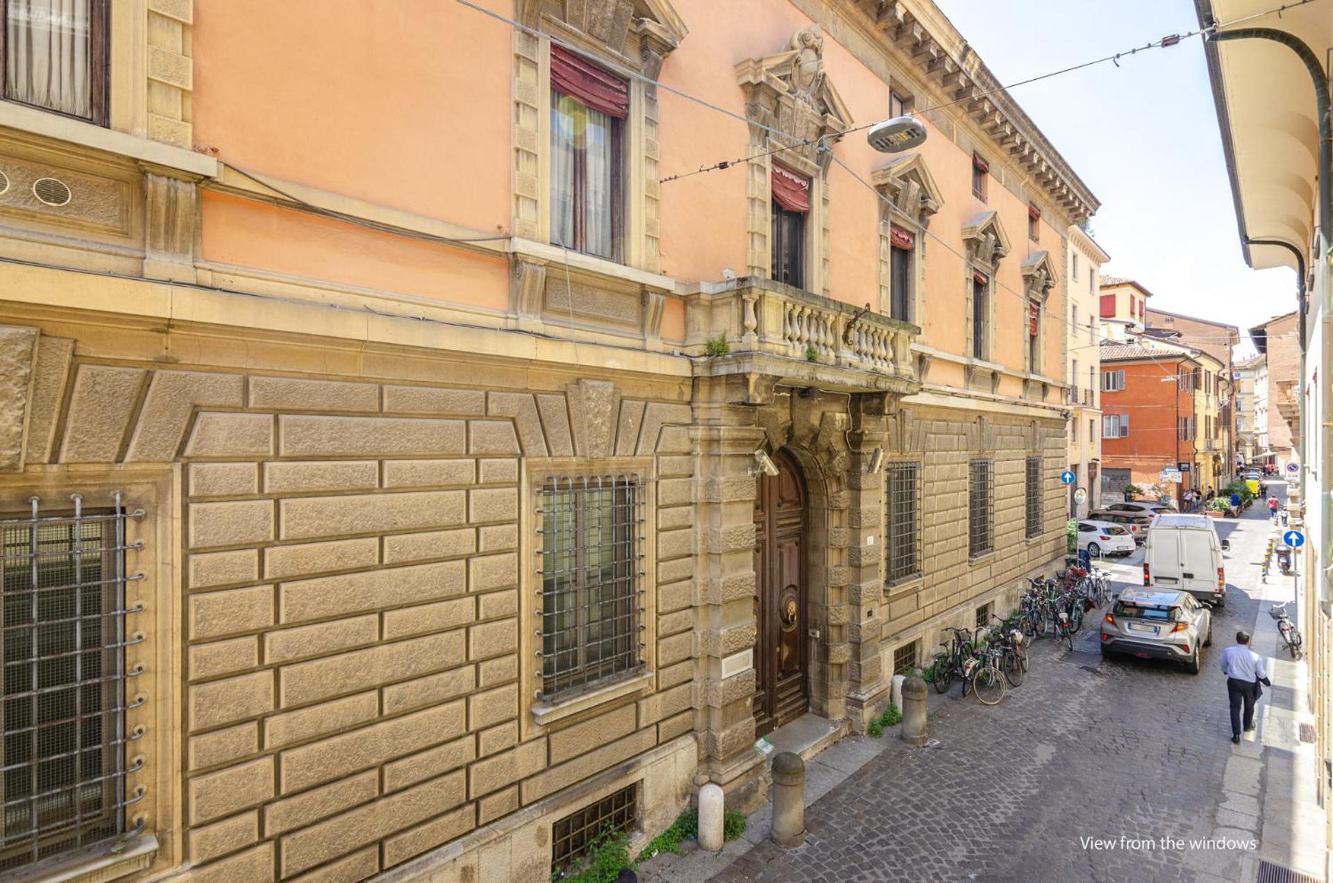 Goito Luxury Apartment, In The Historical Center Bologna Bagian luar foto