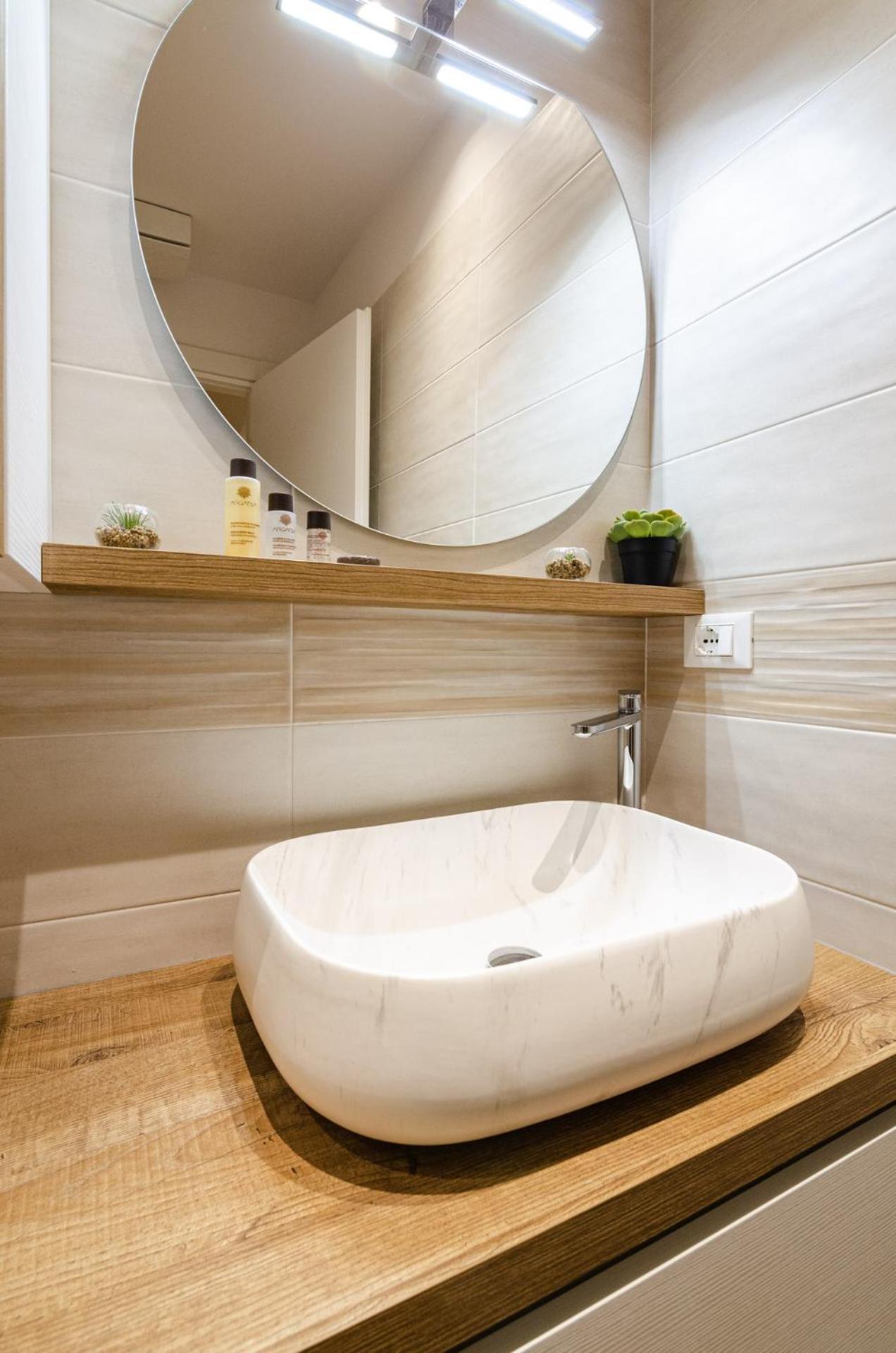 Goito Luxury Apartment, In The Historical Center Bologna Bagian luar foto