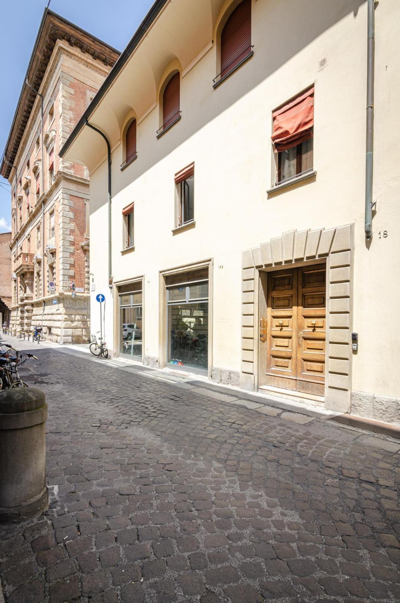 Goito Luxury Apartment, In The Historical Center Bologna Bagian luar foto
