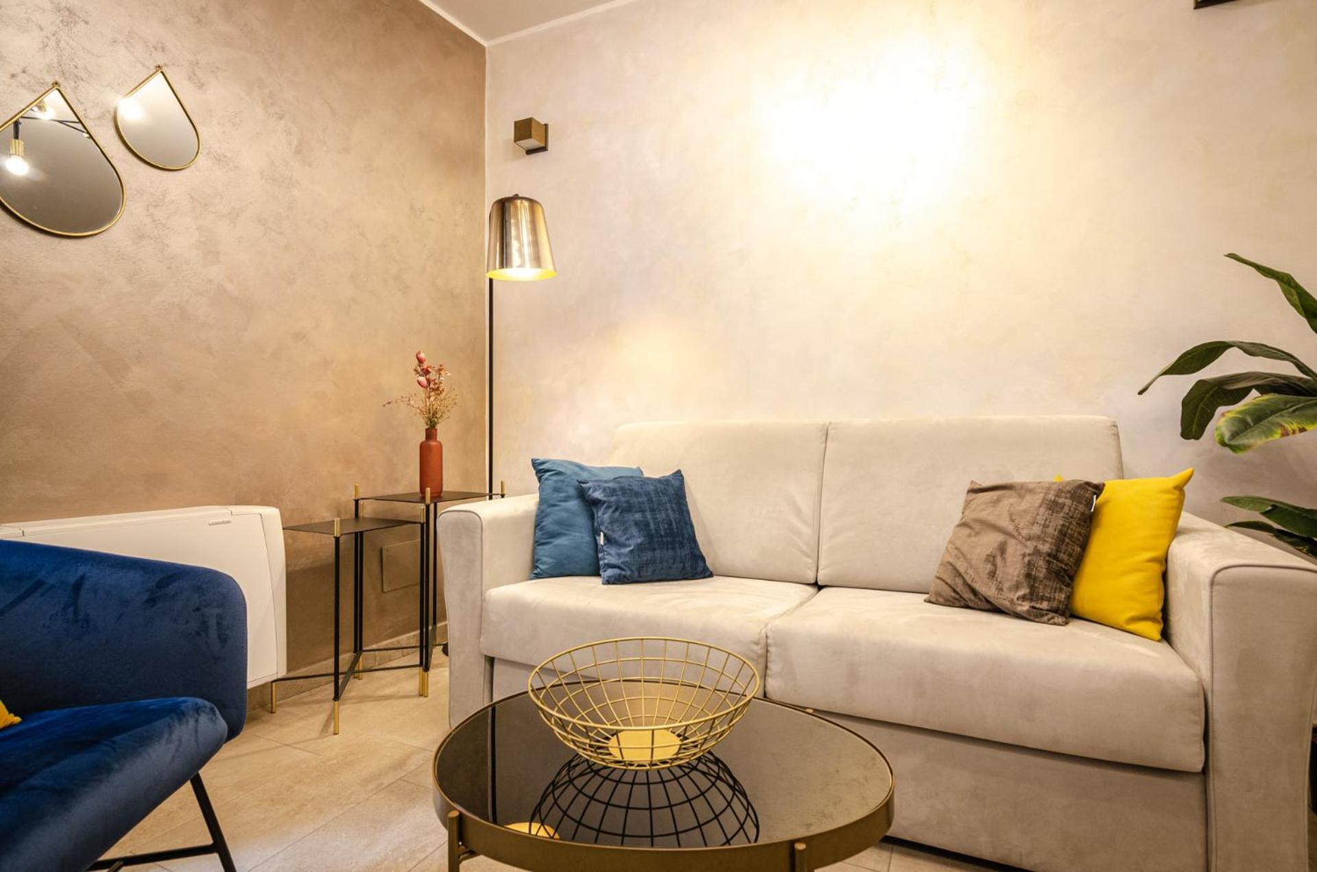 Goito Luxury Apartment, In The Historical Center Bologna Bagian luar foto